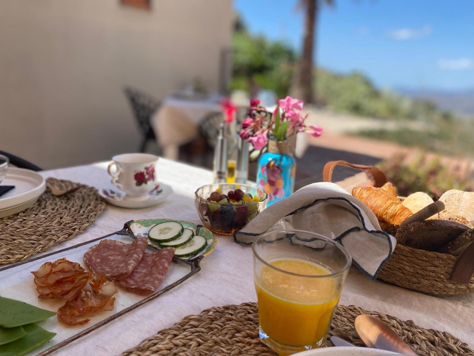 Boutique B&B El Refugio Alcaucin Luaran gambar